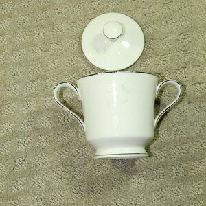 Vintage MCM Celebrity Fine China Bridal Rose Lidded Sugar Bowl - MINT